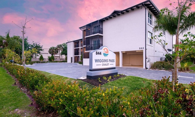 North Naples Hotel | Garden Studio - 1 Bed, 1 Bath, & Full Kitchenn
