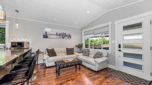 Saanich West House | Garden suite middle of Victoria close to highways