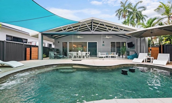 The Gardens Villa | Gardens Villa A Sumptuous Poolside Family Oasis