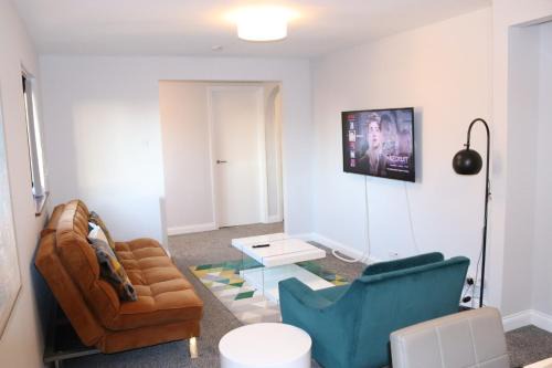 Dartford Apartment | Garland Modern Apartment with Private Garden & Parking Dartford 5