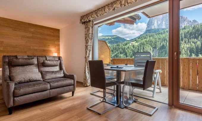 Santa Cristina Val Gardena Apartment | Garni Hotel Gardena App Dolomites 3