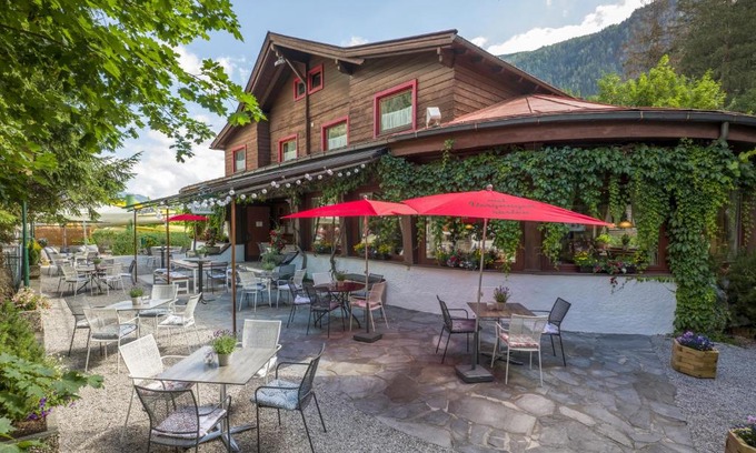 Mayrhofen House | Gasthof Restaurant Waldcafé