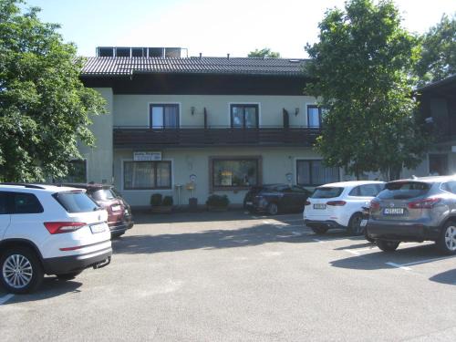Strass im Attergau House | Gasthof Strobl Waldfrieden Garni
