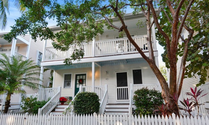 Key West House | Gated Golf Community w/Pool, Prime Location Mins to Old Town | Long-Term Stays