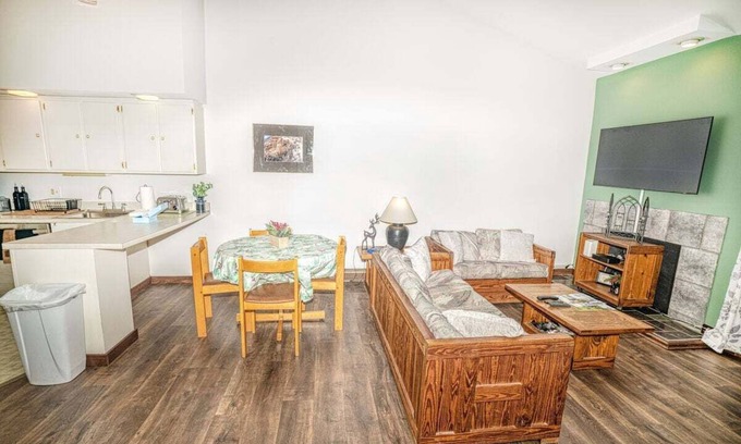 Mendon Condo | Gateway Condo Unit 25 - 12 to 15 minute drive to Killington Mountain