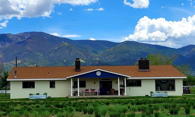 Salida House | Gather your Family and Friends and explore our historic Mtn Town!