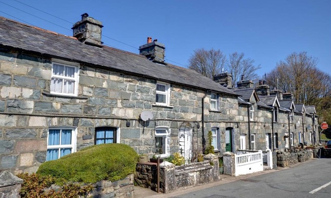Trawsfynydd House | Gellfechan - One Bedroom House, Sleeps 2