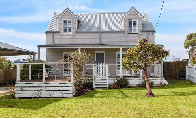 Coronet Bay House | Gellibrand Cottage in Coronet Bay