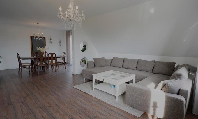 Region Hannover District Apartment | Gemütliche Unterkunft für bis zu 11 Personen.