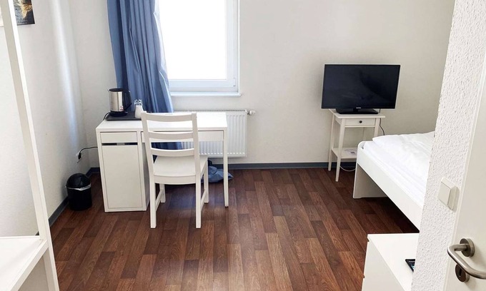 Emden Apartment | Gemütliches Monteur- / Gästezimmer in Emden mit Bad & Wlan