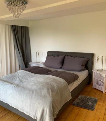 Wolfhagen Apartment | Gemütlichkeit im Fachwerkhaus, 3 Schlafzimmer, Balkon, Parkplatz