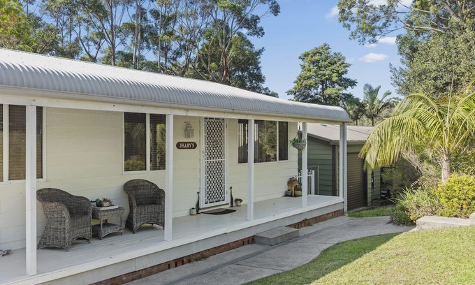 Narrawallee House | Gemini Way 10 Pet Friendly