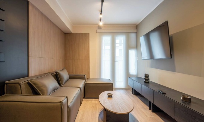 Leuro Apartment | Gemora 1BR Next to Malecon