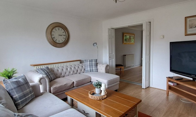 Sawtry House | Generous 3 bed in the heart of the village