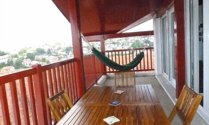Hendaye Apartment | Generous holiday flat for 4 persons, WiFi