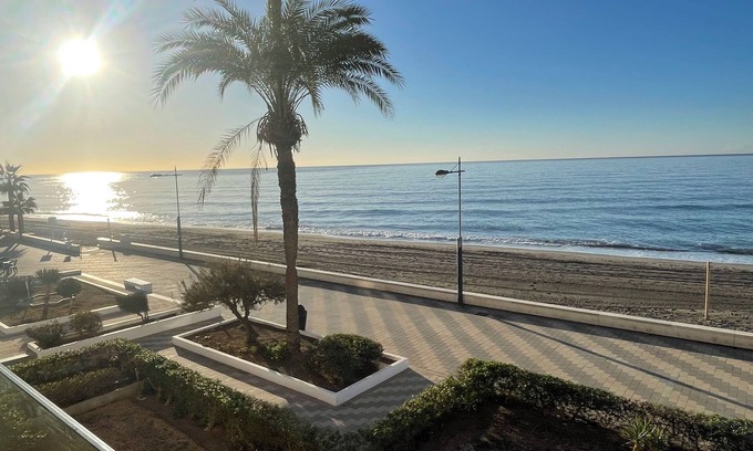 Torrox Costa Apartment | ¡genial Apartamento en 1ª Línea de Mar!