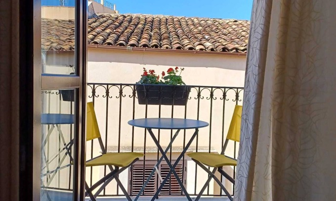 Corso dei Mille - Sant'Erasmo Apartment | Genius Home - Bright apartment in the heart of the historic center