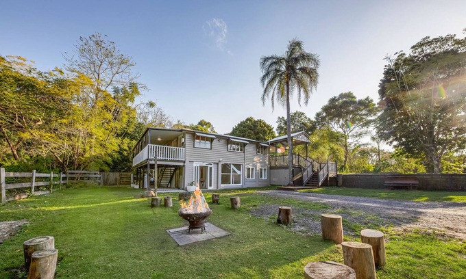 Woombye House | Genuine Queenslander 15 min from beaches and the Hinterland situated on 11 acres