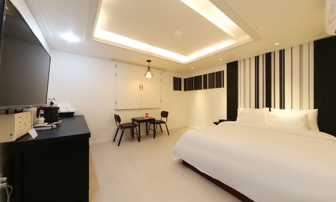 Somun Hotel | Geojedo Gohyeon Pool
