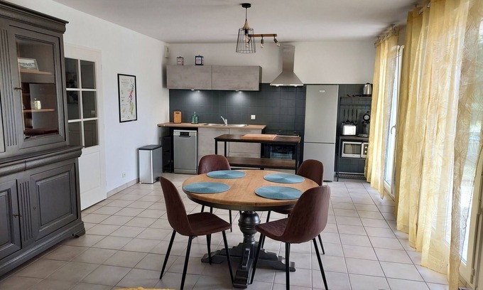 Saint-Georges-sur-Baulche Apartment | Georges, un Appartement au Look Chic Rustique