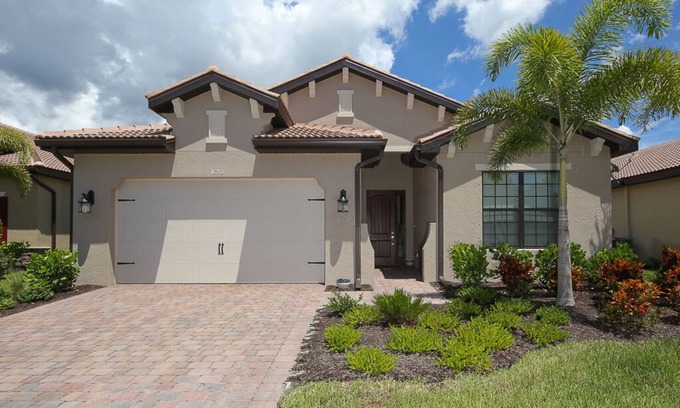 Laurel House | GEORGEOUS HOME ONLY 3MILES AWAY FROM NOKOMIS BEACH