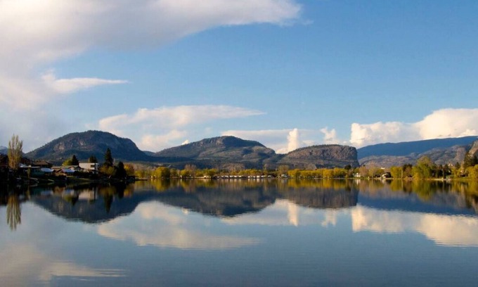 Okanagan-Similkameen House | Georgeous Lakefront Property in Wine Country!