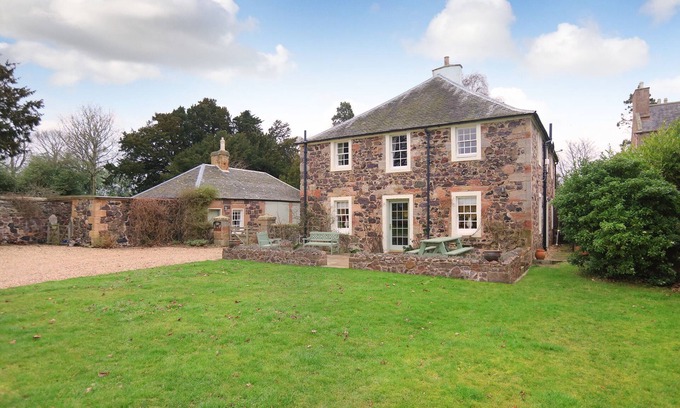 North Berwick House | Georgian coach house in private location, 5 minutes from North Berwick