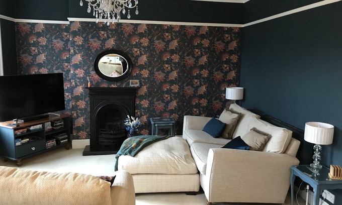 Whitby Apartment | GEORGIAN TOWNHOUSE APARTMENT: LARGE ONE BEDROOM WITH PARKING IN CENTRAL WHITBY