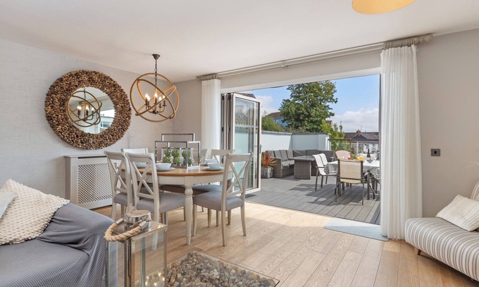 Saundersfoot House | Ger Y Mor - Village Centre with Parking