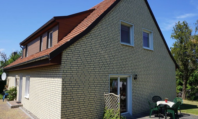 Wieck auf dem Darss Apartment | Geraeumige Ferienwohnung mit Garten