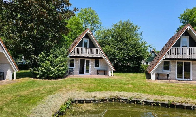 Gramsbergen House | Gerenoveerd 6 Pers. Huisje aan Visvijver Time4vacay