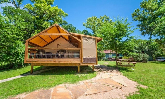 Seguin House | Geronimo Creek Retreat Getaway Cabin A