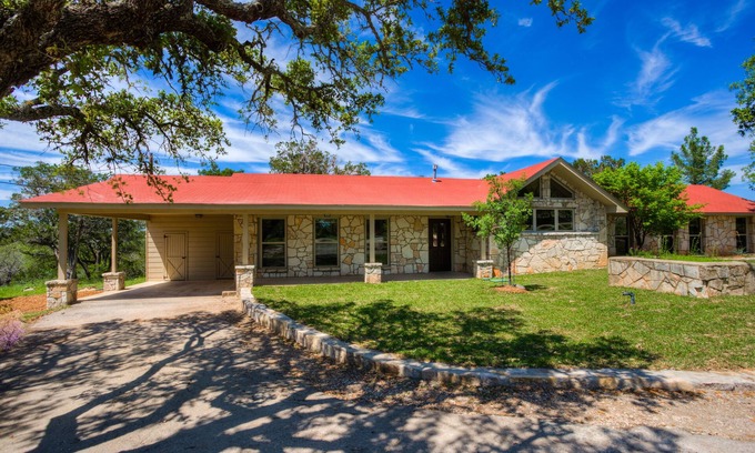 Hunt House | Get away at Mo-Ranch!