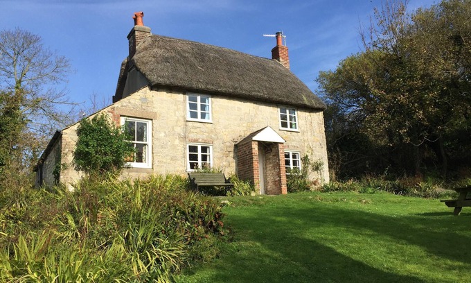 Holworth Cottage | Get Away From It All And Relax In This Characterful Period Thatched