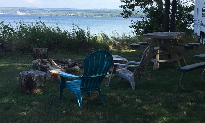 Michigan House | Get lulled to sleep by Lake Superior in Vintage camper 5 steps from the water