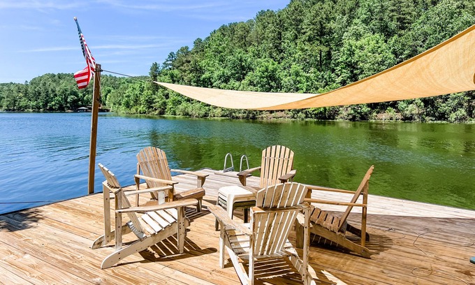 Clanton Cabin | Get off-grid at lakefront Cabin at Sawmill Branch