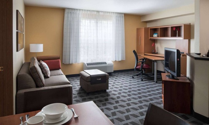 Renton Resort | Get Ready for a Blissful Getaway! Near Gene Coulon Memorial Beach Park
