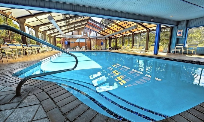 Orchard District Hotel | Get Ready for Adventure! Pool, Free Parking, Pet-Friendly, Near Hollinshead Park