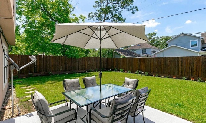 MacGregor House | Get Together & Stay-Play-Relax! Peaceful Oasis w/TVs, Games, & BBQ -LUCKY House