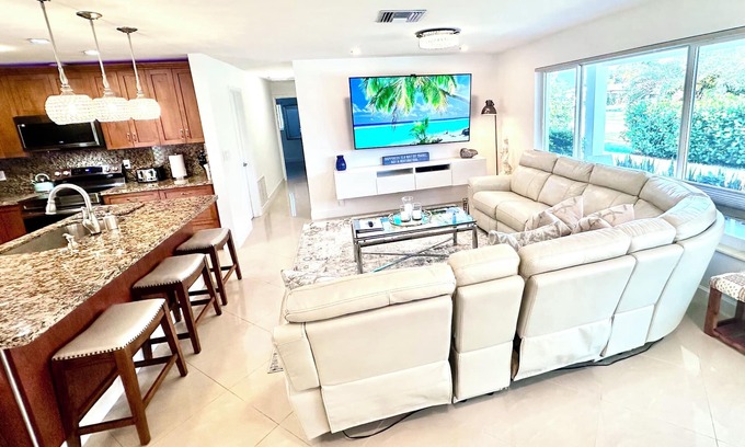 East Boca Raton House | Getaway House in Boca Raton E., 7 minutes Beach, Heated Pool, 5 beds, Sleep 8