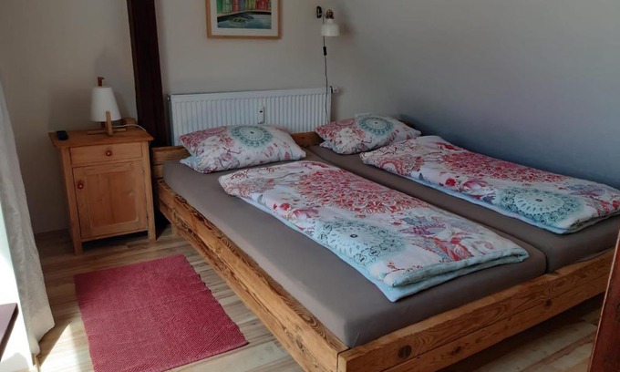 Stetten Apartment | Giebelzimmer mit Weinbergblick