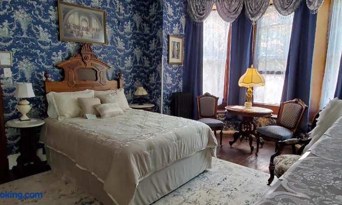 Moylan Bed & Breakfast | Gifford-Risley House Bed and Breakfast