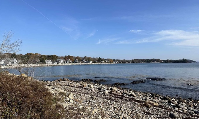 Owls Head House | GINN ON THE ROCKS - Town of Owls Head