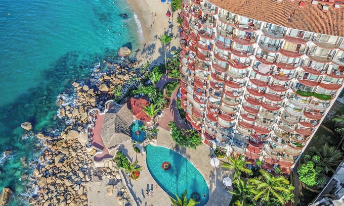 South Shore Hotel Area Apartment | Girasol 401: Studio at Best Beach in PV - Gemelas