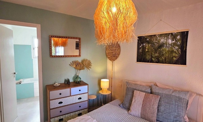 La Roche-sur-Yon Apartment | Gîte 3 pers Bornéo - Relaxation with heated swimming pool and secure parking lot