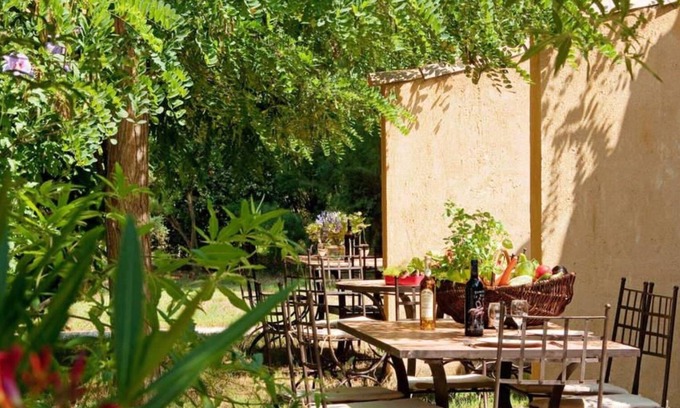 Aigues-Mortes Apartment | Gite, 8 people, 2 bedrooms, on one level, 8km from the beach, air conditioning, TV, kitchen