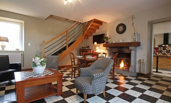 Antoigny Cottage | Gite Antoigny, 2 bedrooms, 5 persons