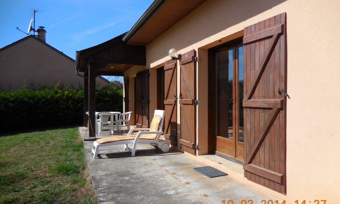 Marcillac-Vallon House | "Gite BEAU- SOLEIL" 208 rue de la source. Le Cayla 12330 MARCILLAC VALLON