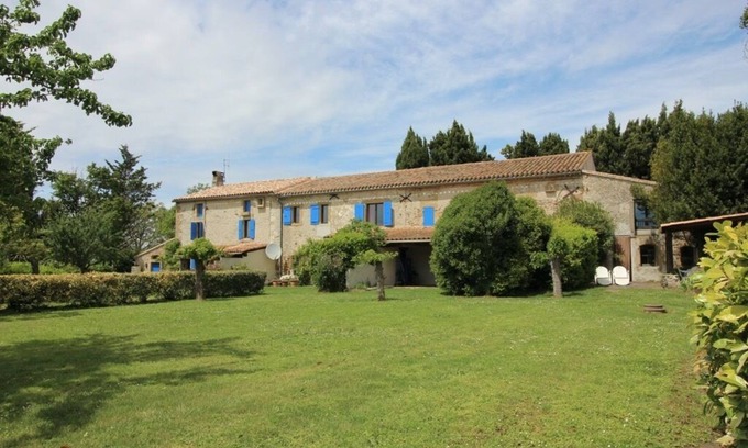 Fanjeaux House | Gîte Coquelicot: renovated farmhouse with swimming pool and panoramic view of the Pyrenees