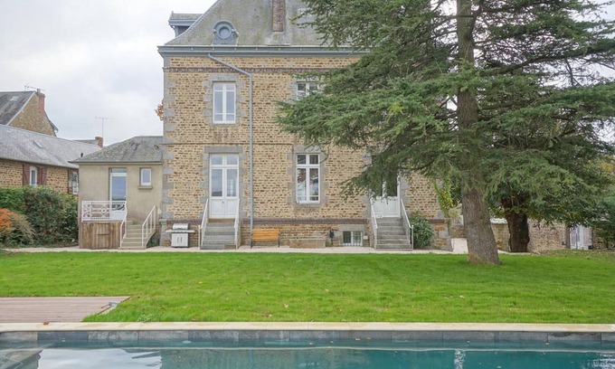 Ducey Cottage | Gite Ducey-les-Chéris, 7 bedrooms, 15 persons